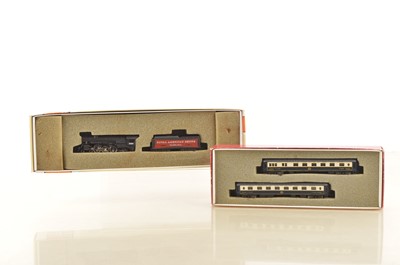 Lot 43 - N Gauge Con-Cor American Steam Locomotive and Rivarossi CIWL Coaches both from the Rivarossi Archive