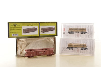 Lot 64 - American Outline H0n3 Freight Wagons and Unmade Kit Freight Wagons (5)