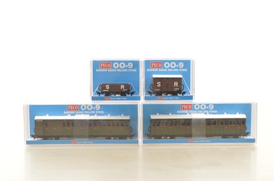 Lot 73 - Peco OO-9 Gauge Southern Railway Coaches and Goods Wagons