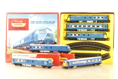 Lot 88 - Tri-ang Hornby 00 Gauge Blue Pullman Set and later separately boxed Pullman 3-Car Unit