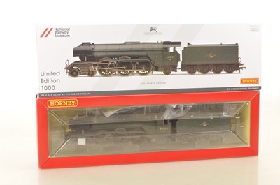 Lot 152 - Hornby National Railway Museum  00 Gauge Ltd Ed R3202 BR weathered green Class A3 60103 'Flying Scotsman' Locomotive and Tender