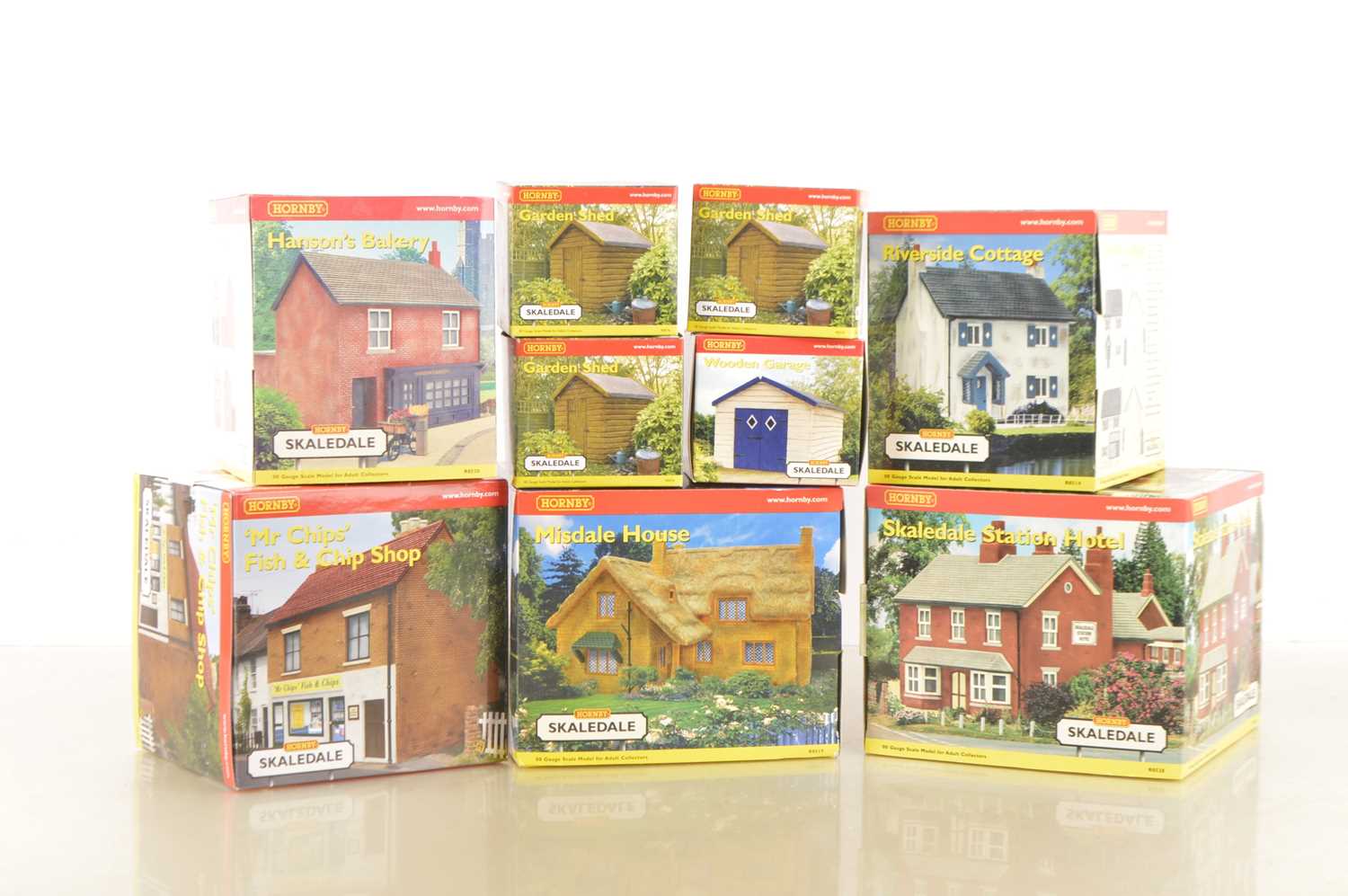 Lot 177 - Hornby 00 Gauge Skaledale Houses Hotel shops and Sheds (9)