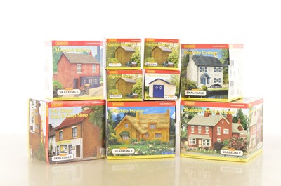 Lot 177 - Hornby 00 Gauge Skaledale Houses Hotel shops and Sheds (9)