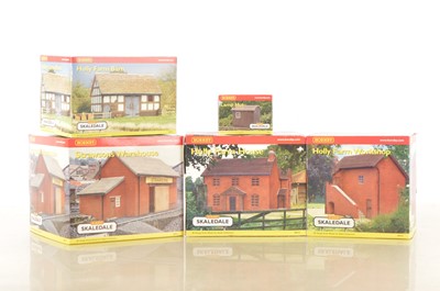 Lot 178 - Hornby 00 Gauge Skaledale Farm and Railway Buildings