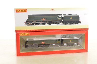 Lot 181 - Hornby 00 Gauge R3649 BR green unrebuilt Merchant Navy Class 35029 'Ellerman Lines' Locomotive and Tender