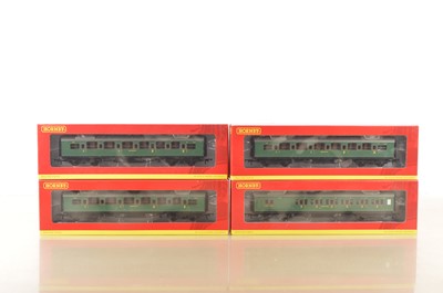 Lot 186 - Hornby 00 Gauge SR green Maunsell Coaches (4)