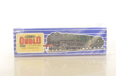 Lot 191 - Hornby (China) Hornby-Dublo 00 Gauge R3918 BR green Princess Coronation Class 'City of Leicester' metal body Locomotive and Tender