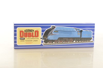 Lot 196 - Hornby (China) Hornby-Dublo 00 Gauge R3972 LNER blue Class A4 4900 'Mallard' metal body Locomotive and Tender