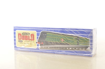 Lot 199 - Hornby (China) Hornby-Dublo 00 Gauge R3970 Early BR green Merchant Navy Class unrebuilt 35016 'Elder Fyffes' metal body Locomotive and Tender