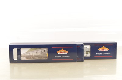 Lot 251 - Bachmann 00 Gauge 32-900 BR green speed whiskers Class 108 2-Car DMU