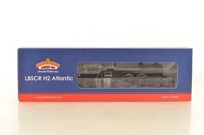 Lot 274 - Bachmann 00 Gauge 31-921 BR lined black H1 Class 4-4-2 Atlantic No 32424