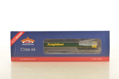 Lot 287 - Bachmann 00 Gauge 32-728DS Freightliner green Class 66 Diesel Locomotive 66546 with Sound