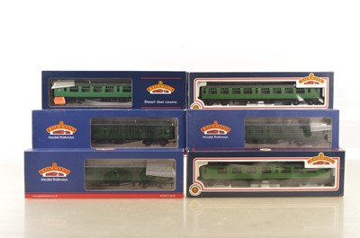 Lot 301 - Bachmann boxed 00 Gauge Bullied BR SR green Coaches (6)