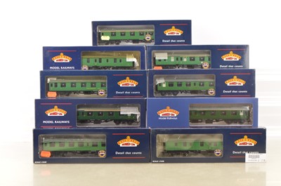 Lot 302 - Bachmann boxed 00 Gauge BR SR green Mk1 Corridor Coaches