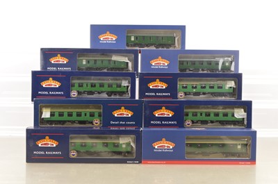 Lot 303 - Bachmann boxed 00 Gauge BR SR green Mk1 Corridor Coaches