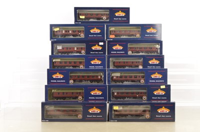 Lot 305 - Bachmann boxed 00 Gauge BR MK1 maroon Corridor Coaches (13)