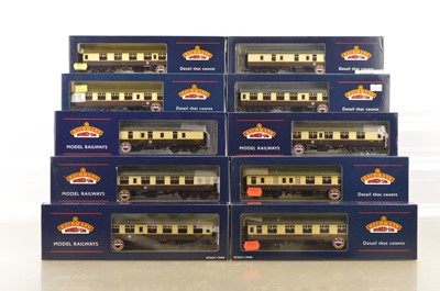 Lot 309 - Bachmann boxed 00 Gauge BR WR MK1 chocolate and cream Corridor Coaches (10)