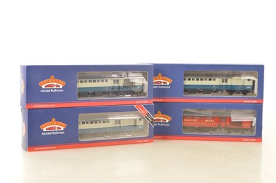 Lot 316 - Bachmann boxed 00 Gauge red Royal Mail Vans including two with Nets and one Exclusive for Modelzone (4)