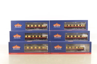 Lot 318 - Bachmann boxed 00 Gauge BR ex LMS crimson and cream 57' and 60' Port Hole Corridor Coaches (6)