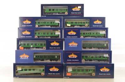 Lot 325 - Bachmann boxed 00 Gauge BR SR MK1 green Corridor Coaches (11)