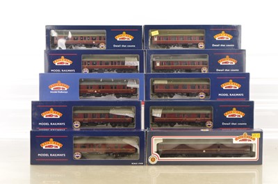 Lot 328 - Bachmann boxed 00 Gauge BR MK1 maroon Corridor Coaches and Thompson Parcels Coach (10)