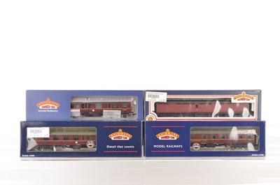 Lot 329 - Bachmann boxed 00 Gauge BR ex LMS maroon Inspection Saloon and other BR maroon Corridor Coaches (4)