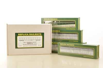 Lot 387 - Replica Railways boxed 00 Gauge BR Southern Region green 3-Car Suburban Coach Set and four boxes Coaches (7 coaches, four boxes)