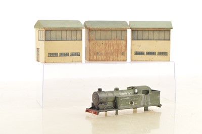 Lot 421 - Hornby-Dublo 00 Gauge pre-war Signal Boxes and Southern clockwork Tank body