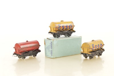 Lot 431 - Hornby-Dublo 00 Gauge pre-war Tank wagons (3)