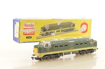 Lot 437 - Hornby-Dublo 00 Gauge 3-Rail late issue 3234 BR two tone green D9001 St Paddy Diesel Locomotive