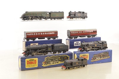 Lot 448 - Hornby-Dublo 00 Gauge 3-Rail BR Tender and Tank Locomotives  (4)