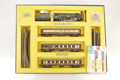 Lot 465 - Hornby-Dublo 00 Gauge 2-Rail 2035 Pullman Train Set