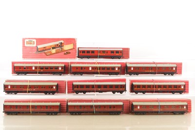 Lot 483 - Hornby-Dublo 00 Gauge 2-Rail boxed Super Detail BR maroon Coaches and 4049 red Restaurant cars and TPO Set and Coaches