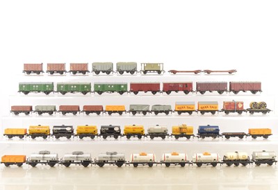 Lot 489 - Hornby-Dublo 00 Gauge 2-Rail Super Detailed unboxed wagons (58)