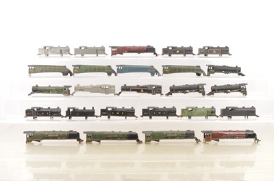 Lot 494 - Hornby-Dublo 00 Gauge 2 and 3-Rail Locomotive Bodies sold as spares (31)