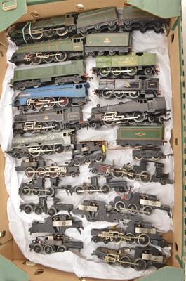 Lot 495 - Hornby-Dublo 00 Gauge 2-3 Rail Locomotives Bodies and chassis for spares (25)