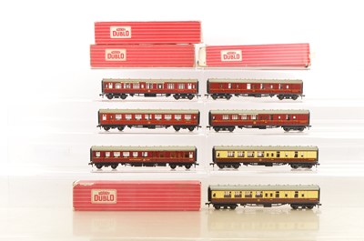 Lot 501 - Hornby-Dublo 00 Gauge 2-Rail boxed and unboxed Super Detail BR maroon Coaches including Restaurant Car and GW chocolate and cream Coaches (7)