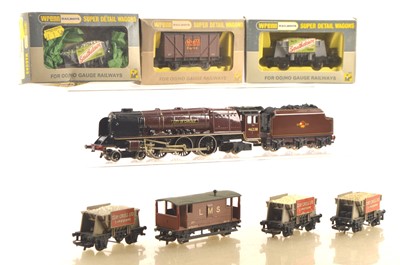 Lot 520 - Wrenn 00 Gauge unboxed Duchess Class Locomotive repainted BR gloss maroon 46238 'City of Carlise' together with various boxed and unboxed Goods wagons (8)