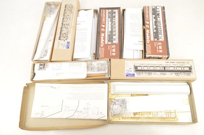 Lot 578 - Mallard Models and PC Models 00 Gauge unmade GWR Coach and Siphon Van kits (5)