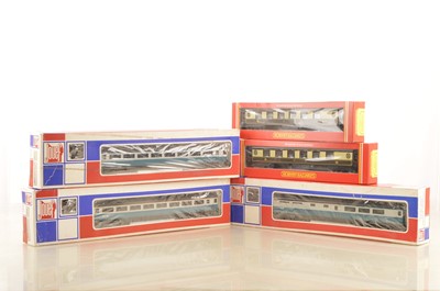 Lot 597 - Hornby and Jouef 00 Gauge Coaches (5)