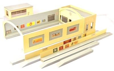 Lot 599 - 42" long Scratchbuilt 00 Gauge Terminus/Through Station in the style of Trix and Hornby-Dublo (qty)