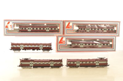 Lot 608 - Lima South African HO Gauge SAR maroon and grey 6-Car Suburban Train (6)