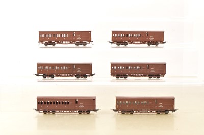 Lot 614 - Lima South African six HO Gauge  unboxed 309343 maroon Passenger Guards short bogies Coaches (6)