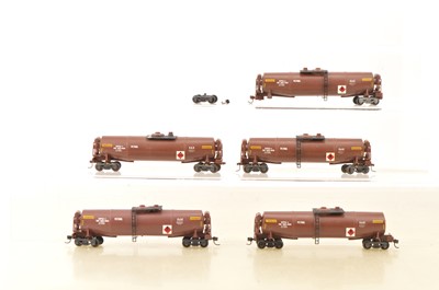 Lot 619 - Lima South African HO Gauge unboxed SAR brown bogie Petrol Tankers (5)