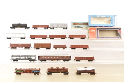 Lot 622 - Lima Pocher and Life-Like unboxed South African HO Gauge repainted wagons