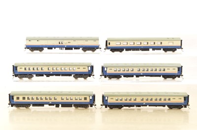 Lot 623 - Lima South African HO Gauge Blue and white Coaches (6)