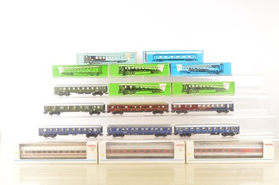 Lot 706 - Marklin HO Gauge German Coaching Stock (10)