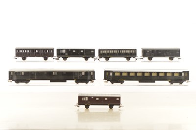 Lot 746 - Early Rivarossi Factory Italian HO Gauge Factory Prototype/Proving Model Coaches (7)