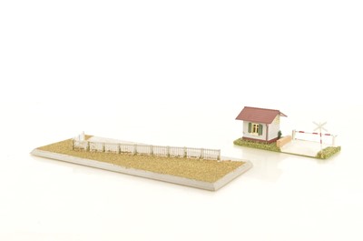 Lot 752 - Rivarossi Factory 1950s/60s HO Gauge Handmade Wooden Small Toll Booth and Gravel/Grass with Picket Fence Section