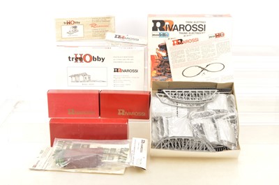 Lot 760 - Rivarossi HO Gauge 1960s and Later Plastic Trackside Kit Buildings and Accessories